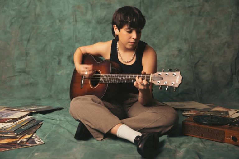 Vetz estrena ‘Mudarme Contigo’ el indie pop que redefine los nuevos comienzos