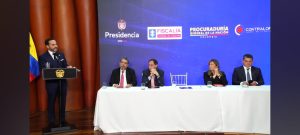 Abelardo De la Espriella presenta el “Libro de la Verdad” y expone balance sobre la situación encontrada en el Estado colombiano